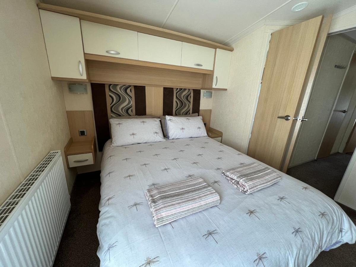 Dragonfly Lodge South Cerney Buitenkant foto