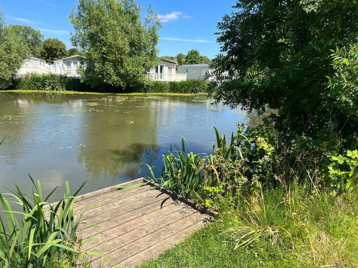 Dragonfly Lodge South Cerney Buitenkant foto