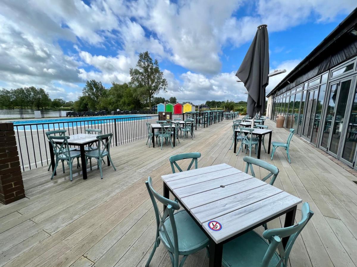 Dragonfly Lodge South Cerney Buitenkant foto
