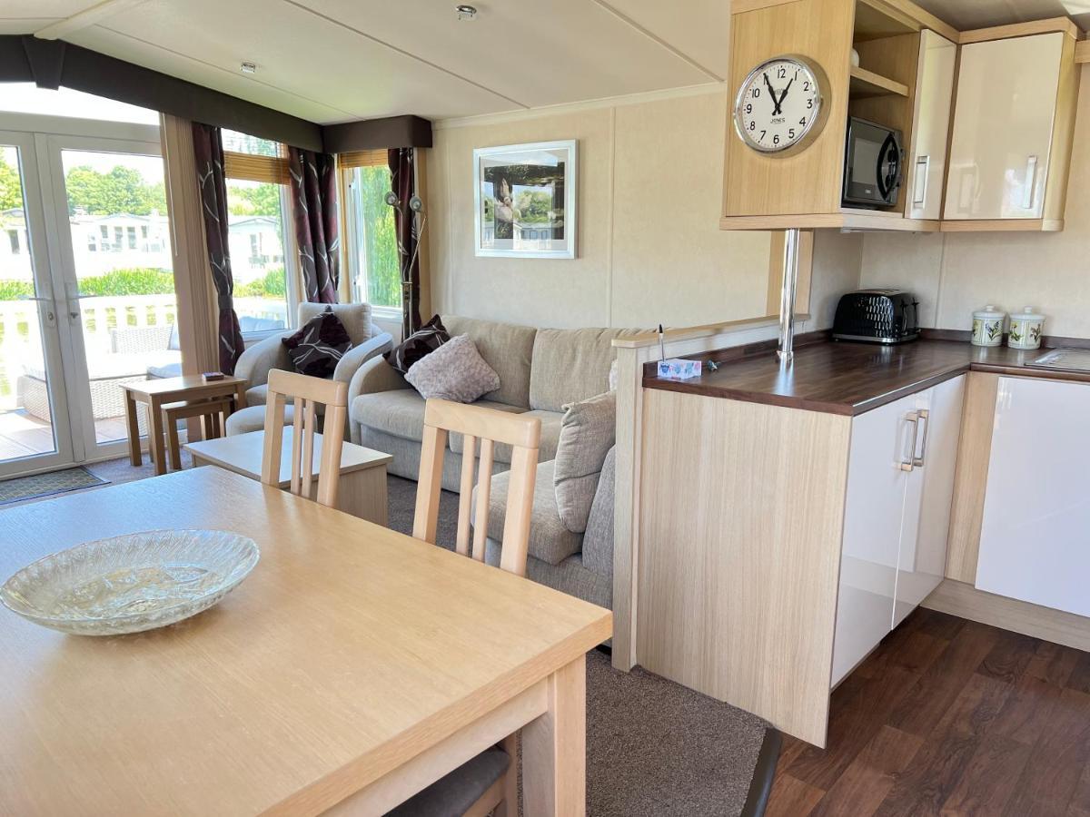 Dragonfly Lodge South Cerney Buitenkant foto