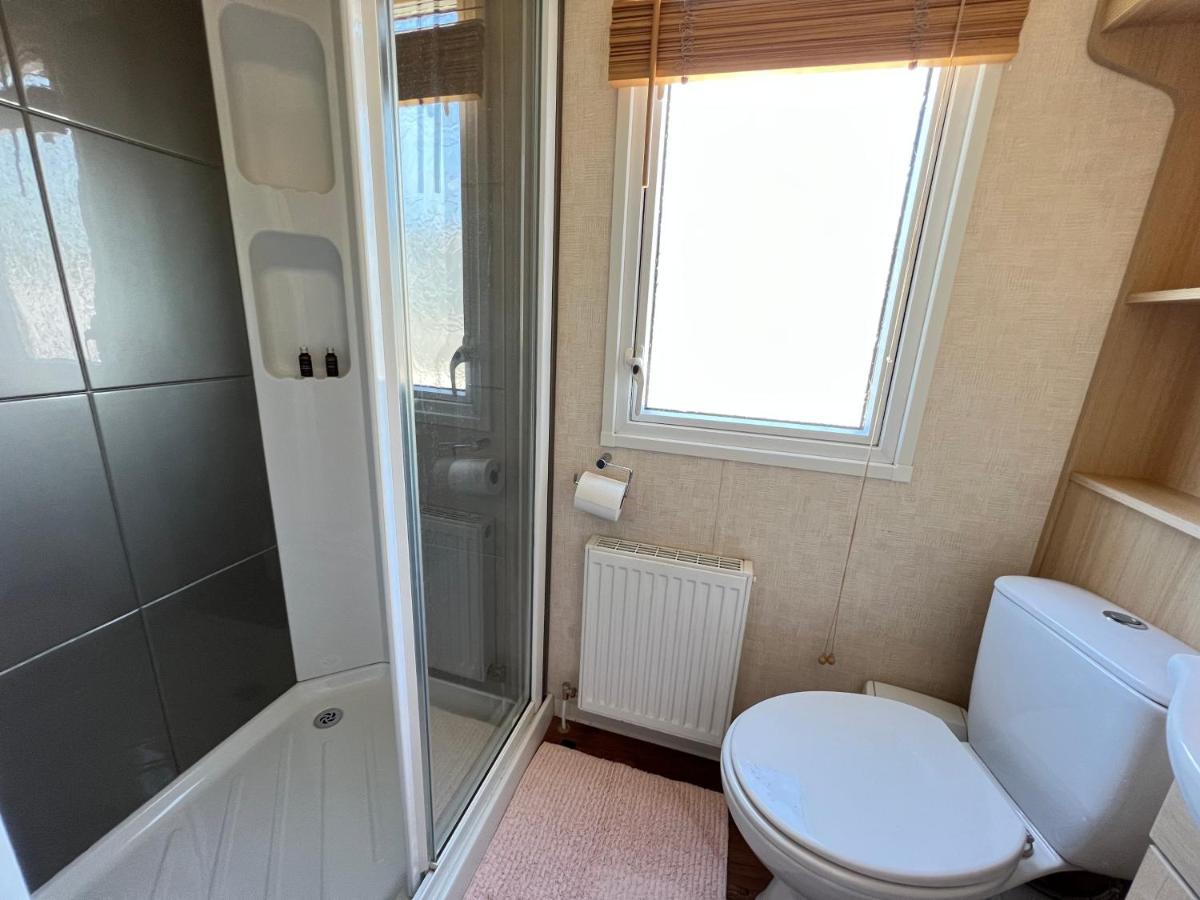 Dragonfly Lodge South Cerney Buitenkant foto