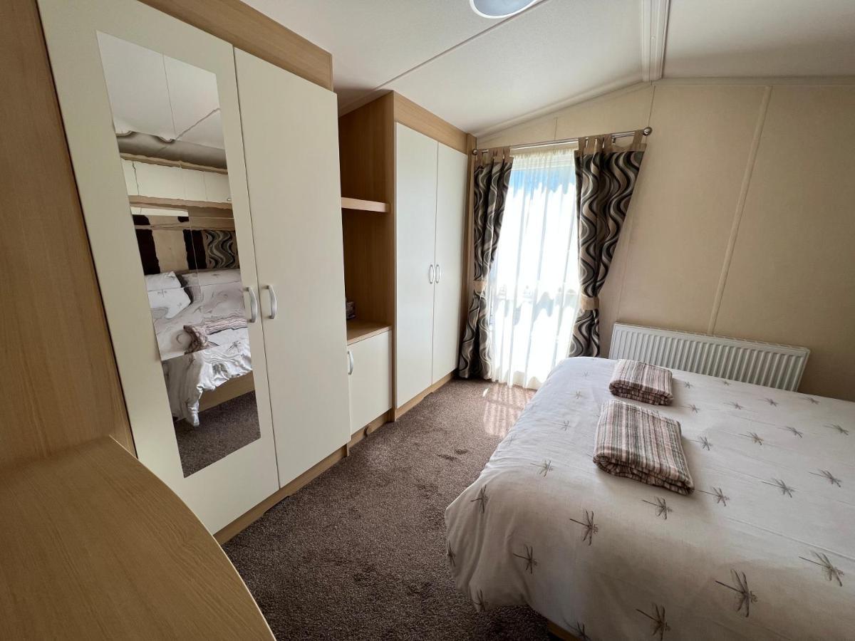 Dragonfly Lodge South Cerney Buitenkant foto