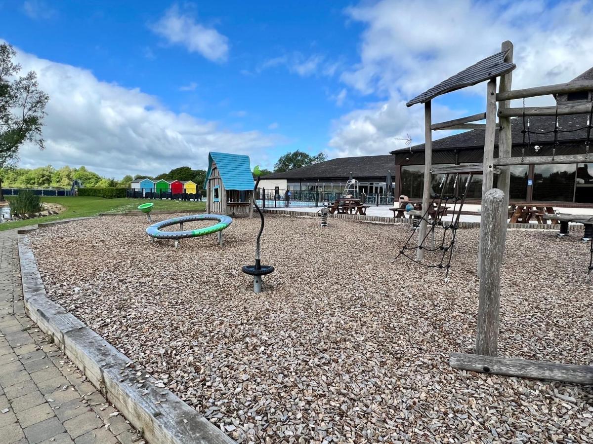 Dragonfly Lodge South Cerney Buitenkant foto