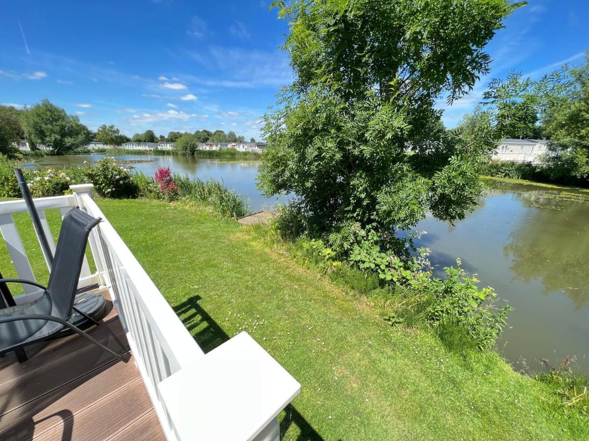 Dragonfly Lodge South Cerney Buitenkant foto