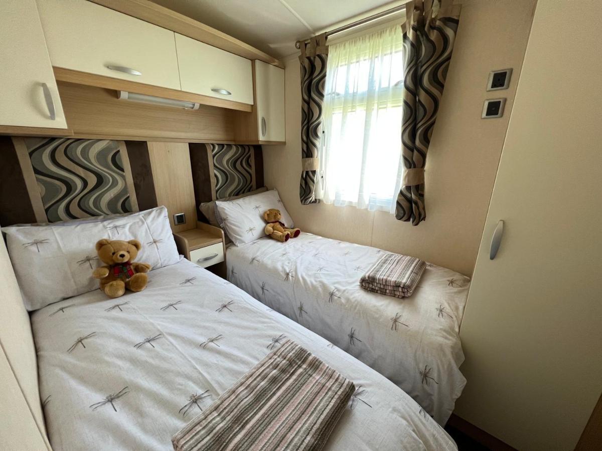 Dragonfly Lodge South Cerney Buitenkant foto