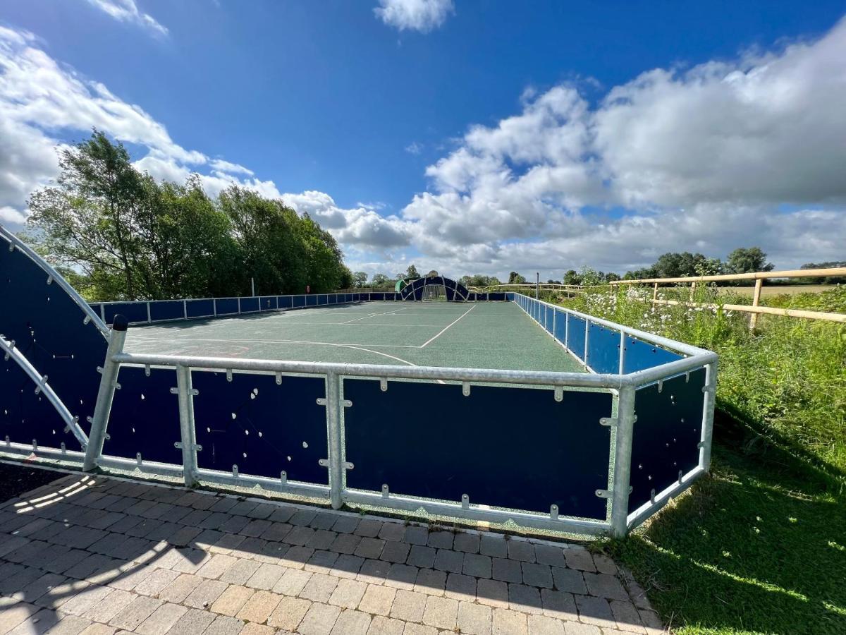 Dragonfly Lodge South Cerney Buitenkant foto