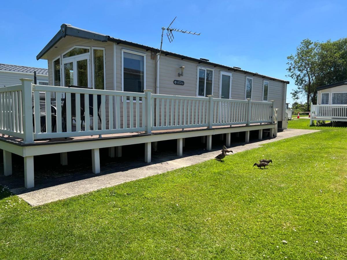 Dragonfly Lodge South Cerney Buitenkant foto