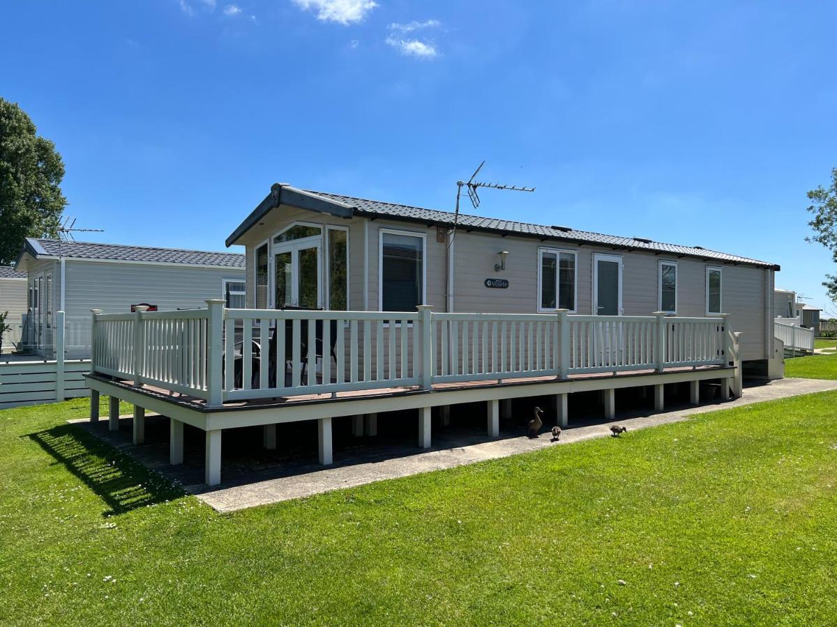 Dragonfly Lodge South Cerney Buitenkant foto