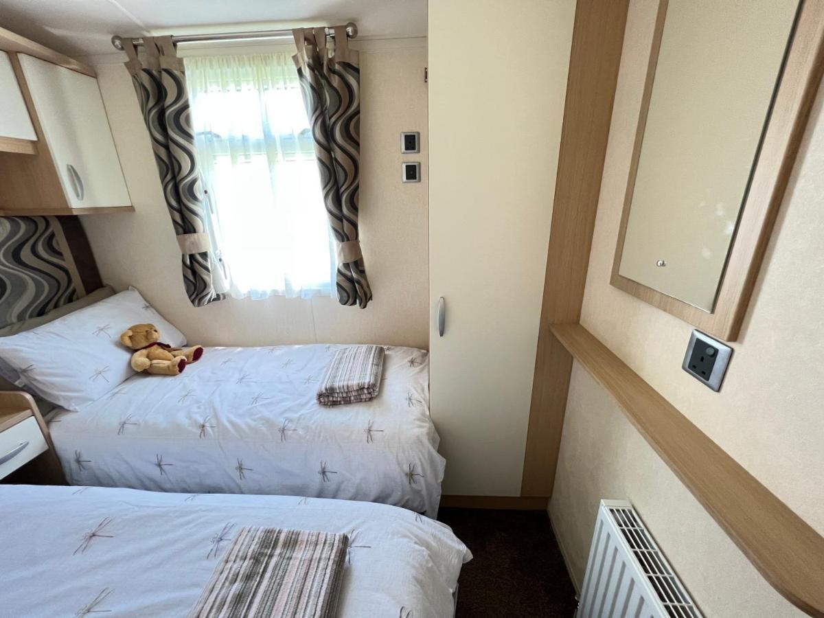 Dragonfly Lodge South Cerney Buitenkant foto