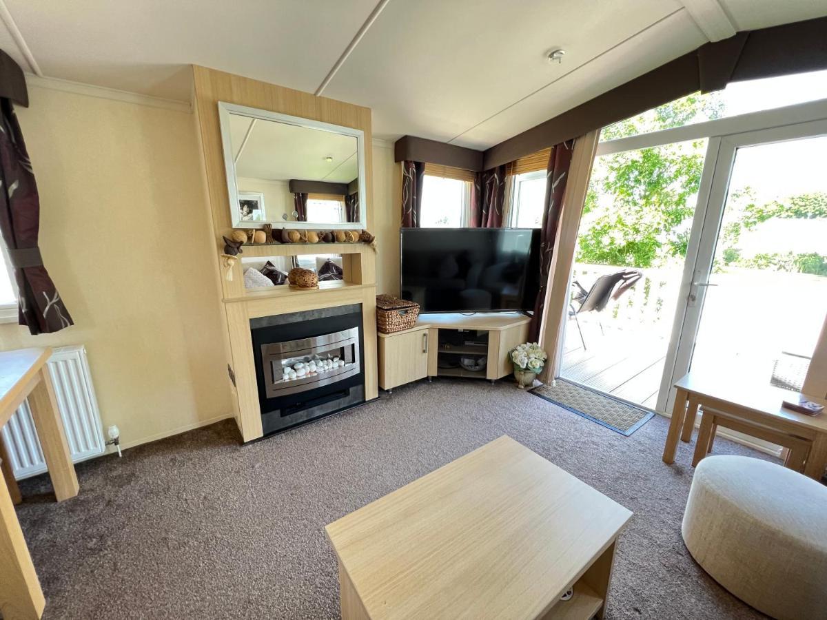 Dragonfly Lodge South Cerney Buitenkant foto