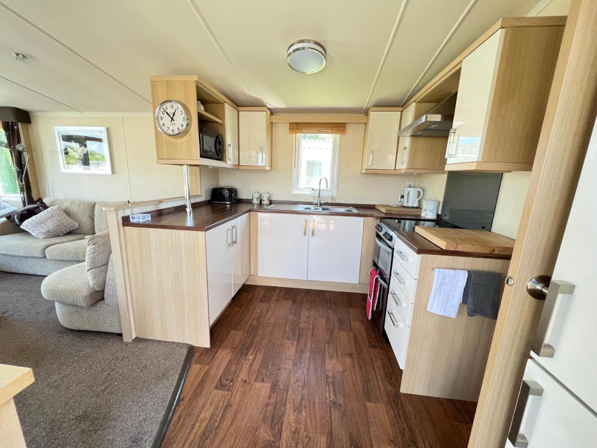 Dragonfly Lodge South Cerney Buitenkant foto