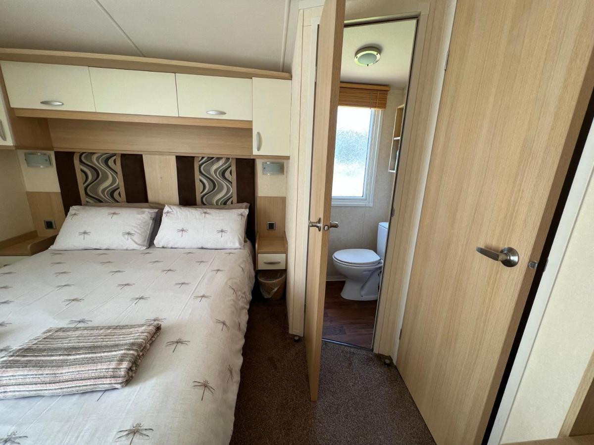 Dragonfly Lodge South Cerney Buitenkant foto